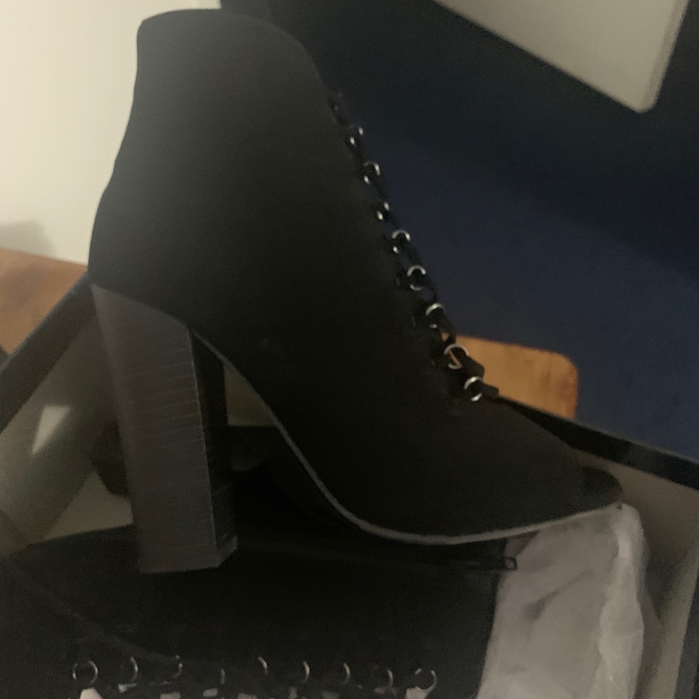 Shoes - Picture 8 of 8